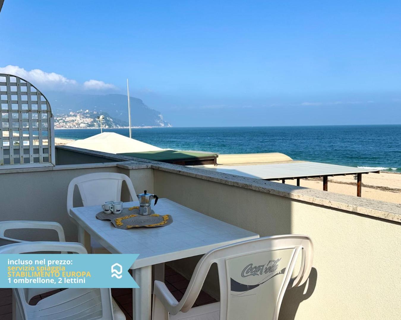 Rs321 - Marcelli, Trilocale Fronte Mare Con Spiaggia Inclusa Extérieur photo